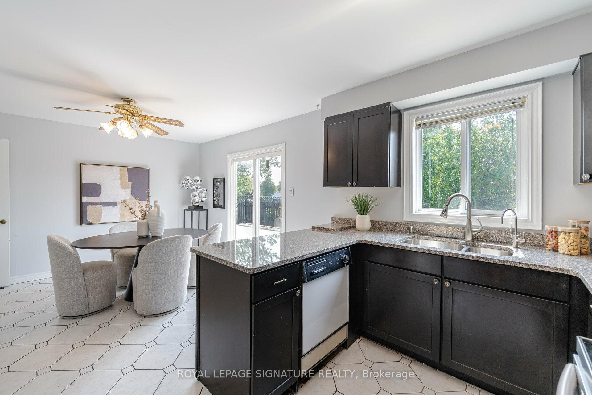 16 Polygon Court photo 11