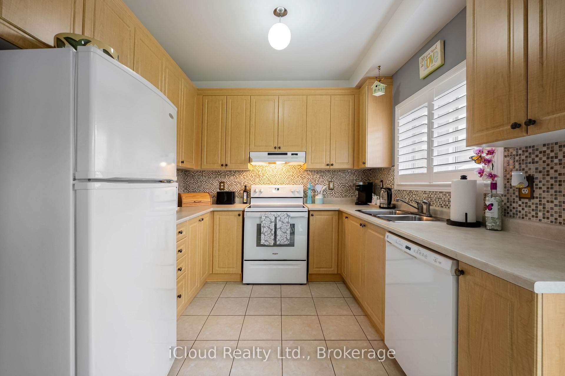 100 Goldham Way photo 12