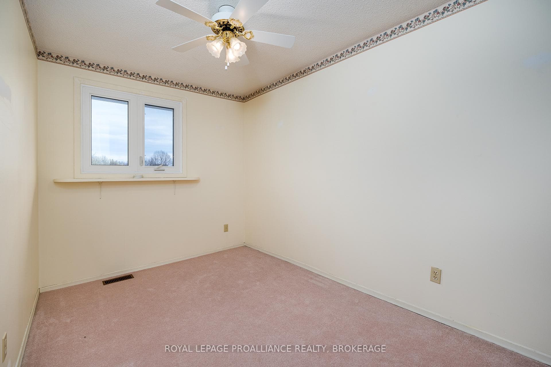 123 Wycliffe Crescent photo 23
