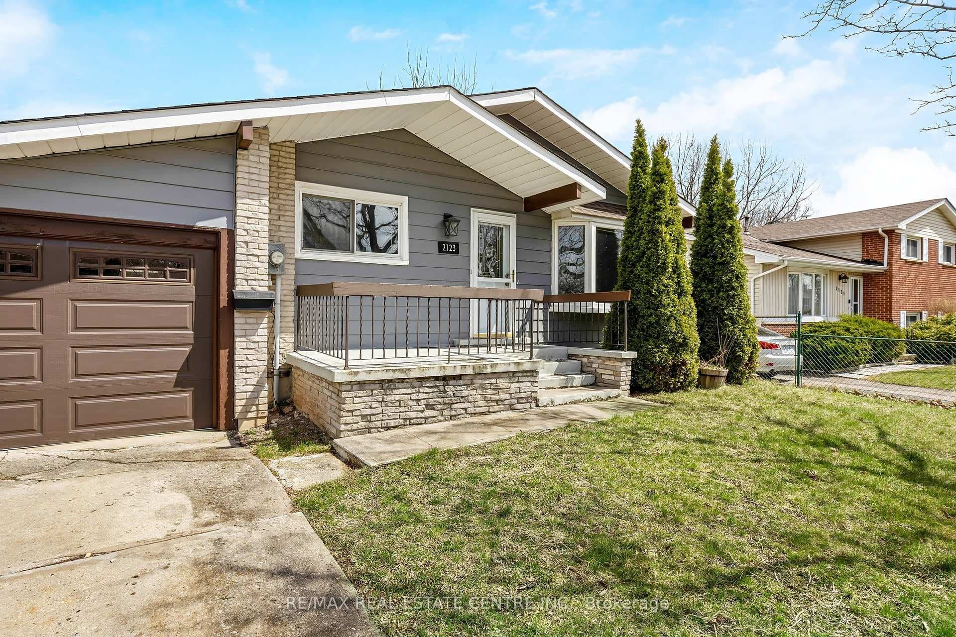 2123 Amesbury Crescent photo 7