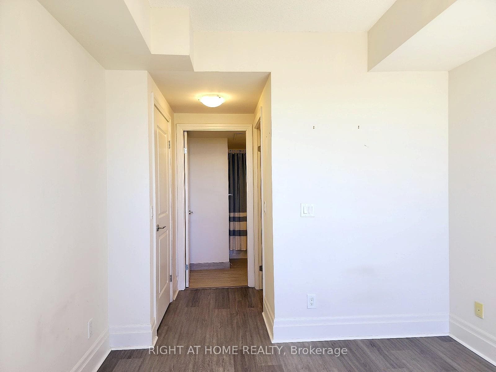 39 Upper Duke Crescent Unit 310 photo 21