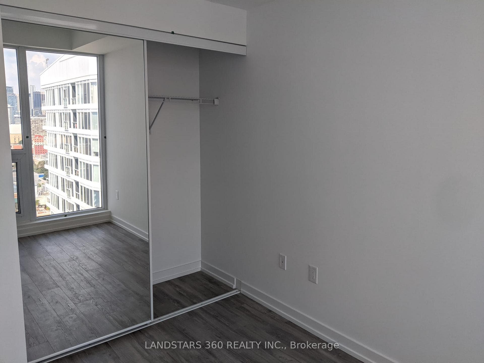 77 Shuter Street Unit 2912 photo 2