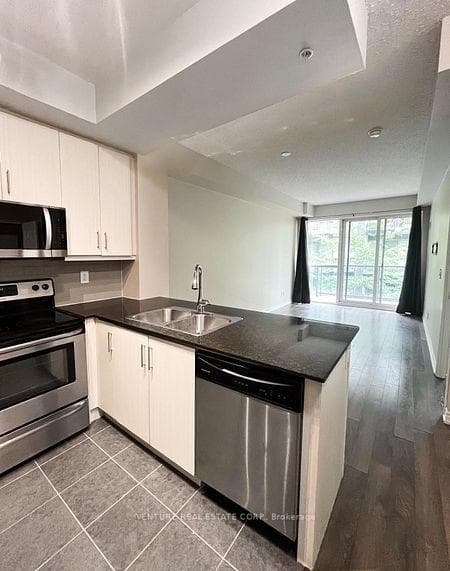 15 James Finlay Way Unit 824 photo 10