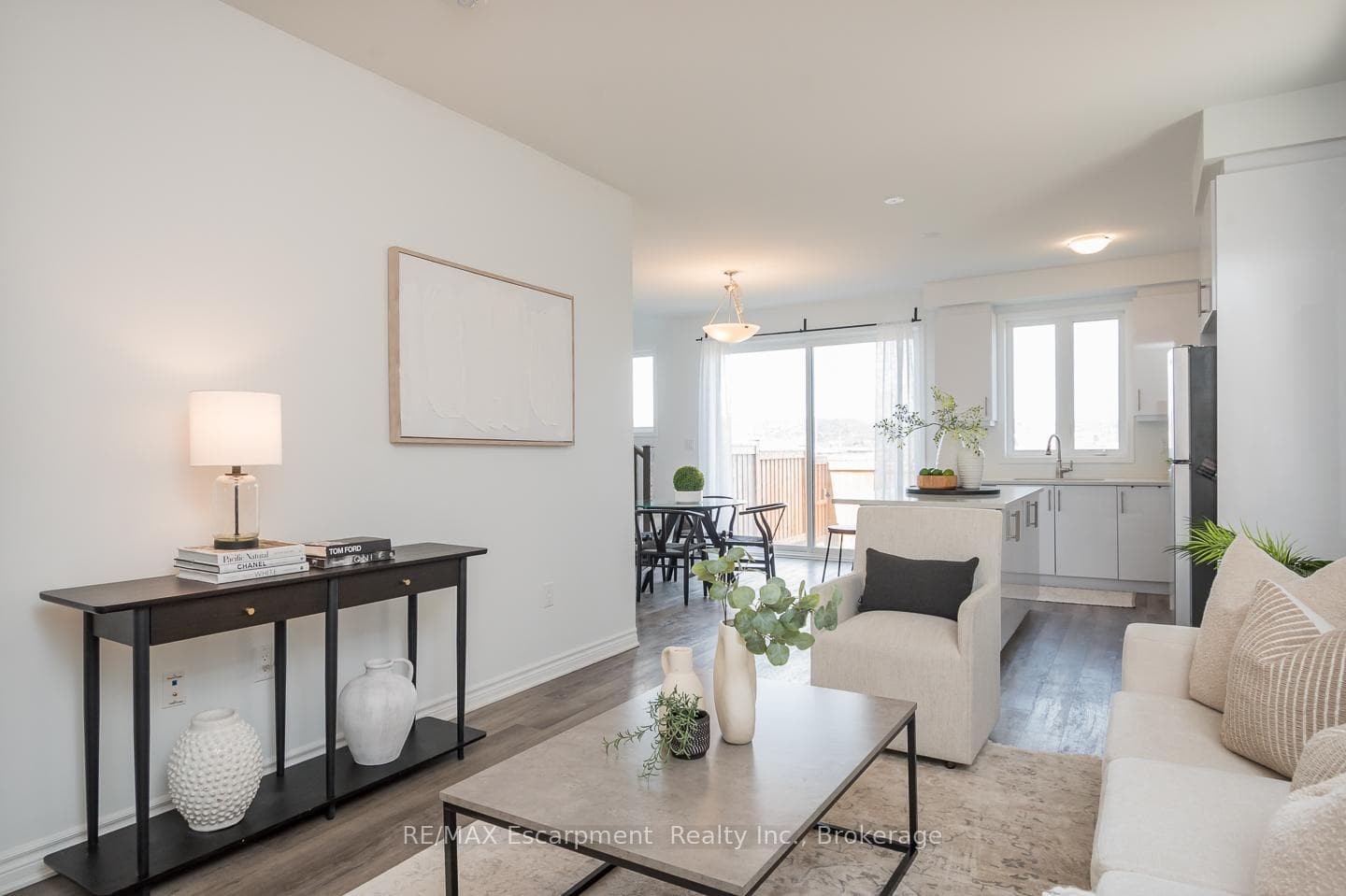 483 Gordon Krantz Avenue photo 4