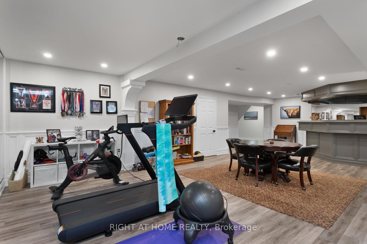 311 Waterbury Crescent photo 34