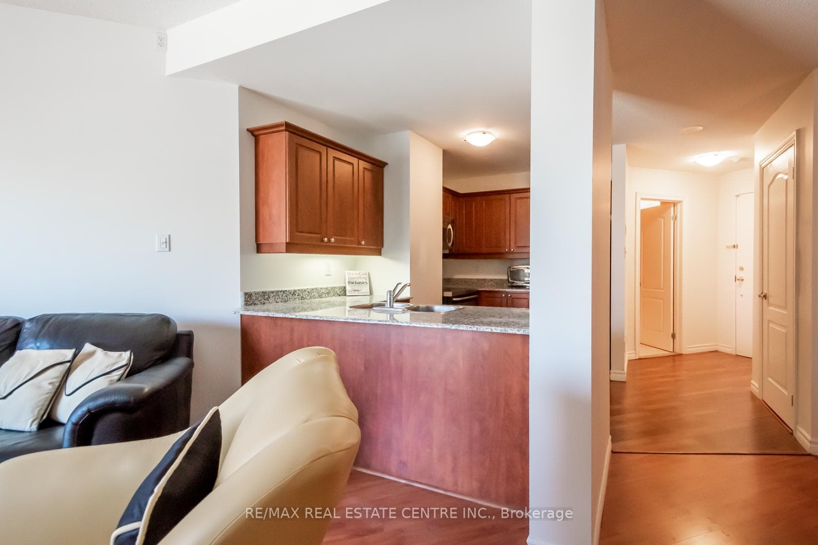 135 JAMES Street Unit 515 photo 19