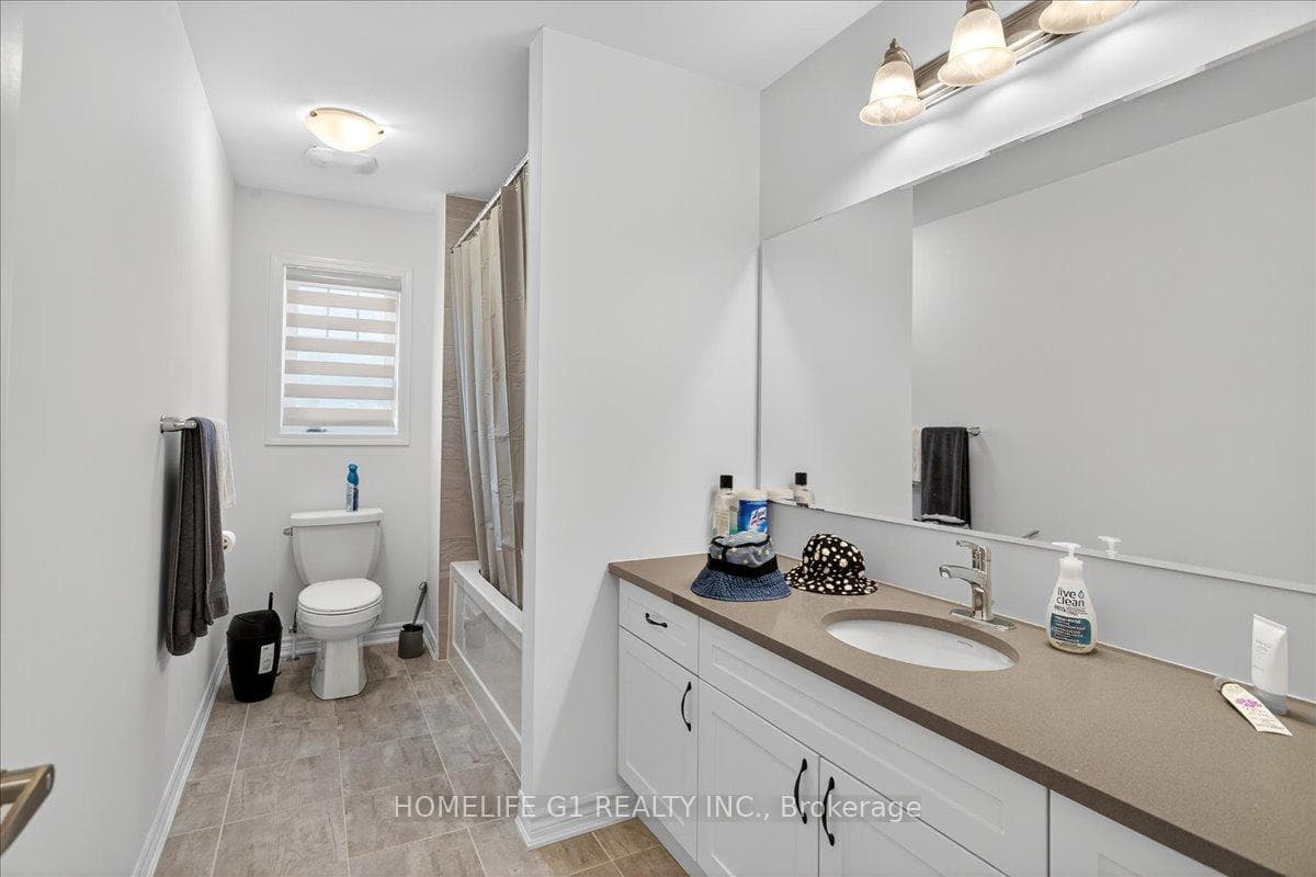 5 Dyer Crescent photo 35