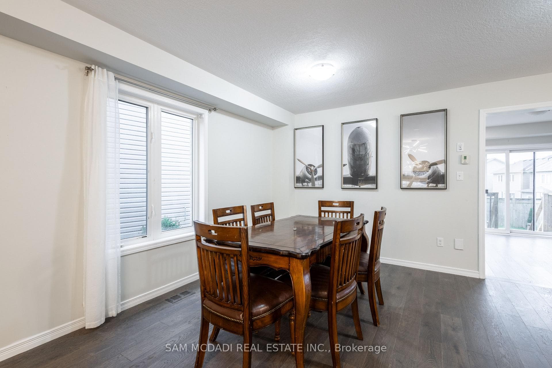 22 Lambert Crescent photo 6