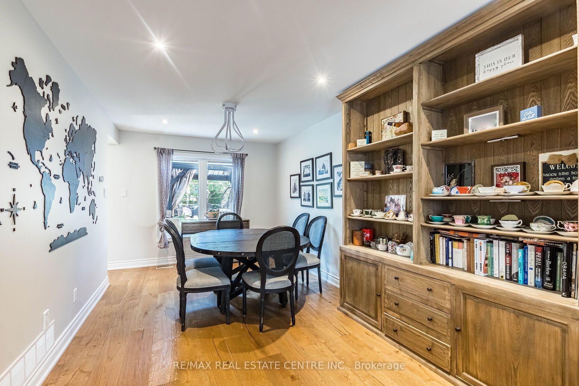 1571 Meadowfield Crescent photo 7