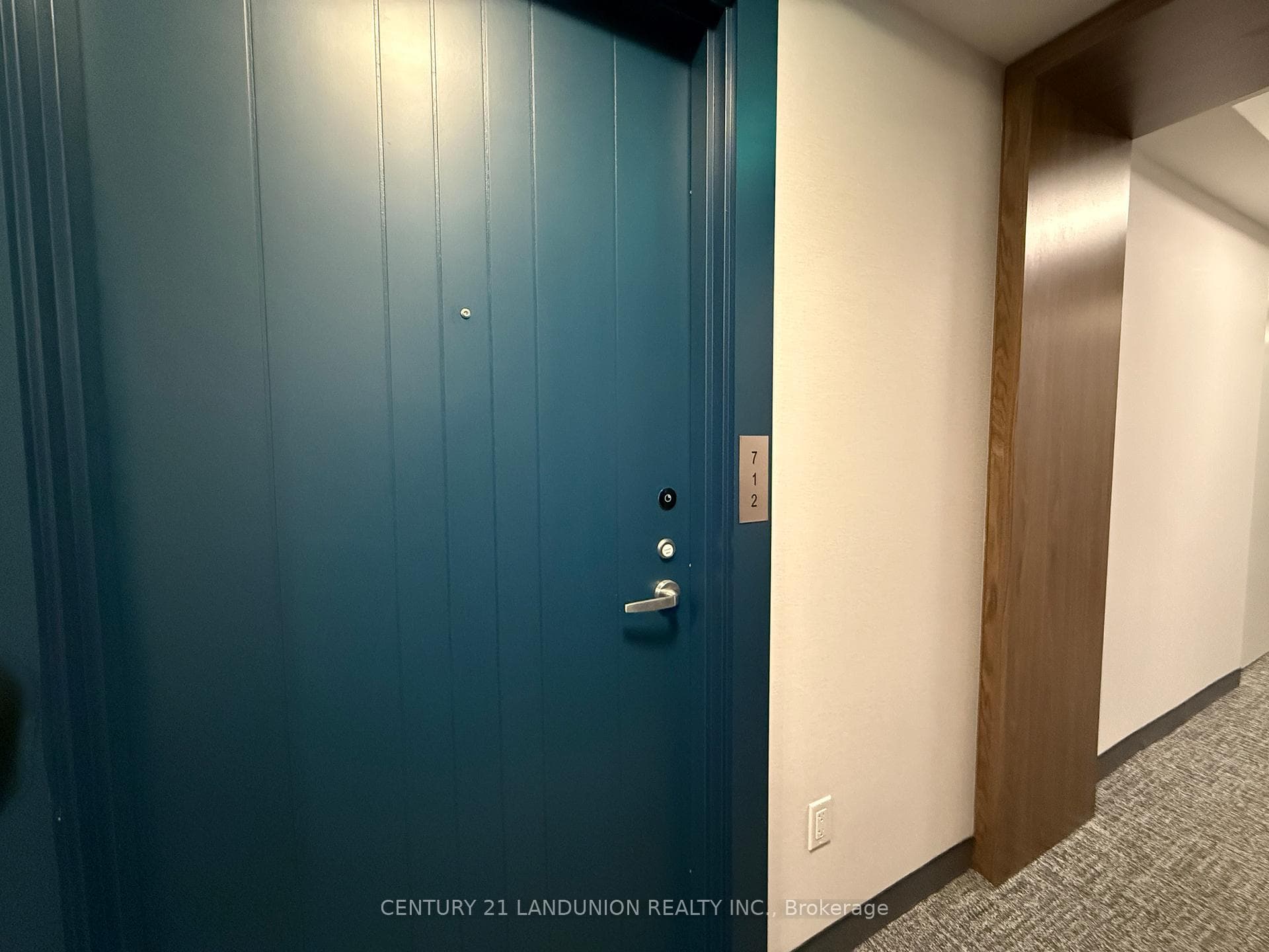 2545 Simcoe Street Unit 712 photo 3