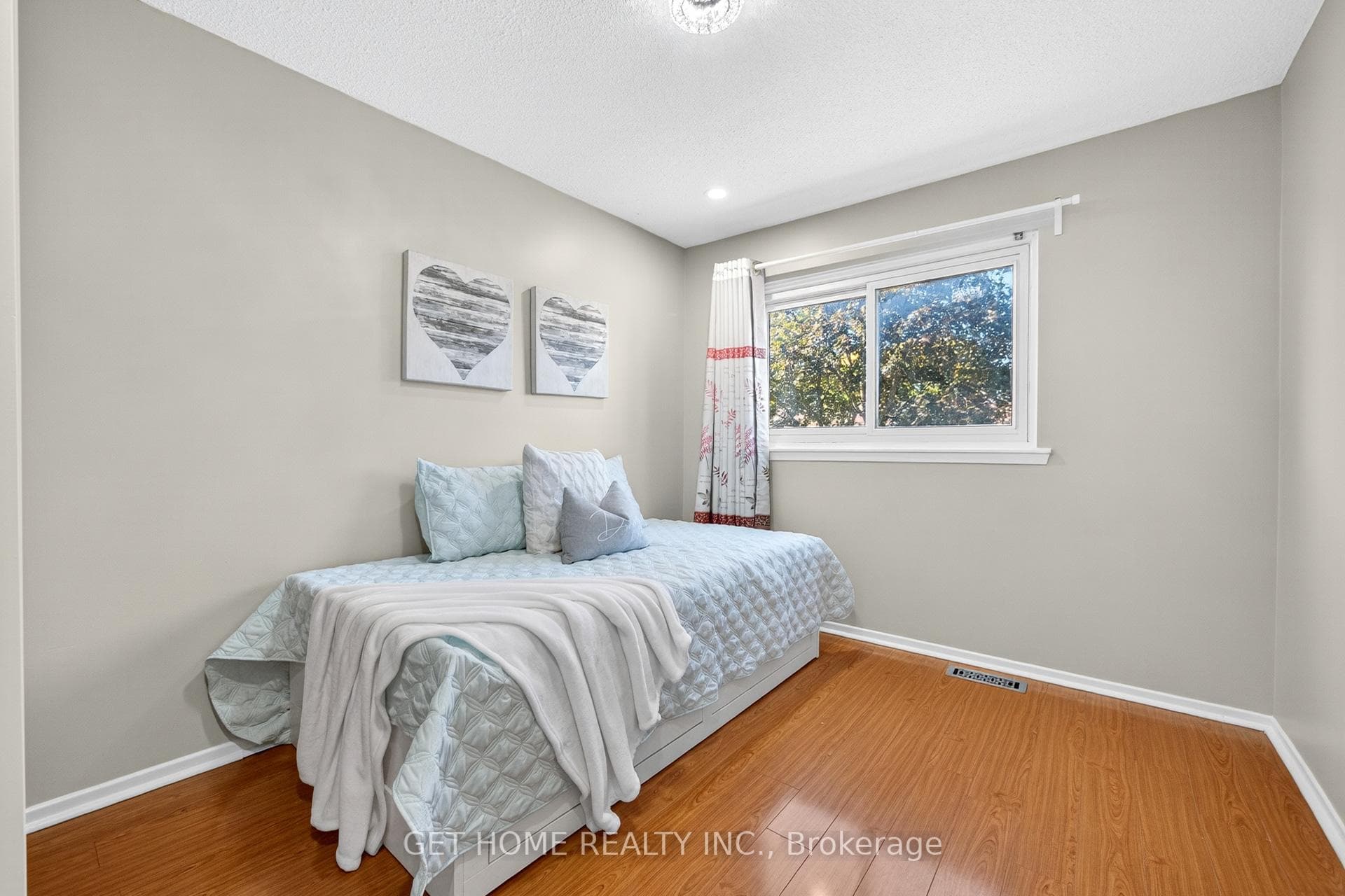 63 Homedale Drive photo 28