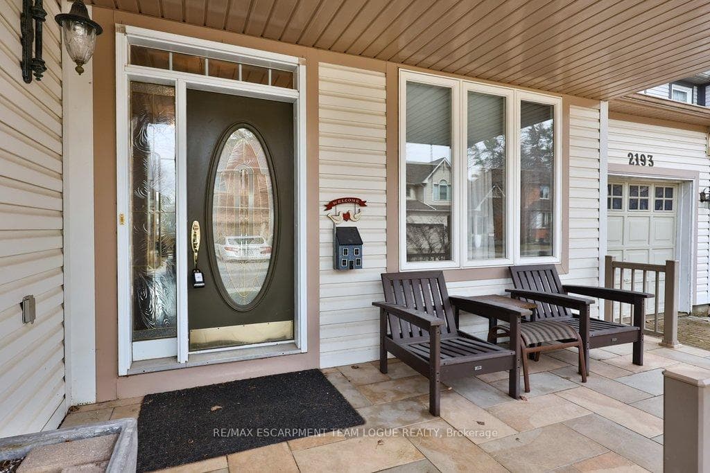 2193 Woodglen Crescent photo 4