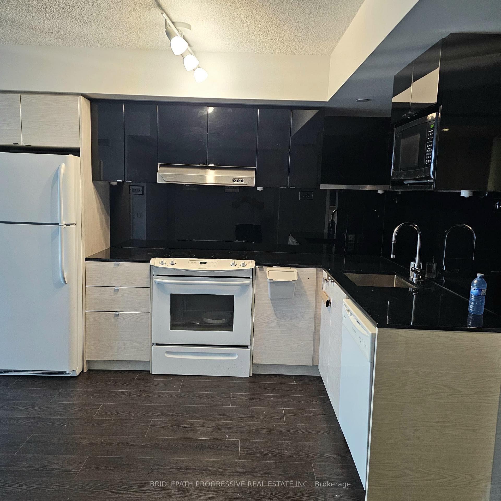 72 Esther Shiner Boulevard Unit 1608 photo 2