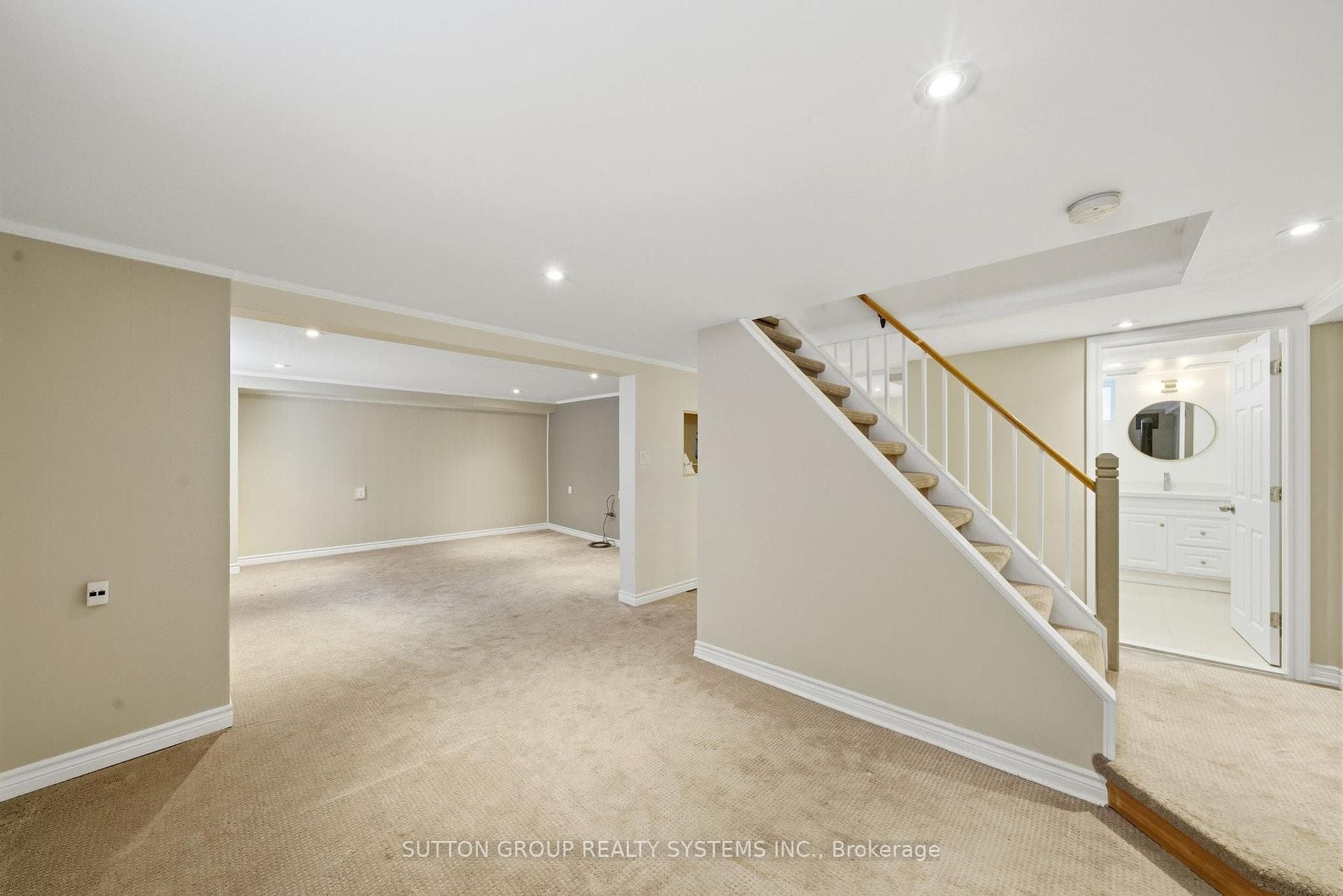 10 Willowhurst Crescent photo 21