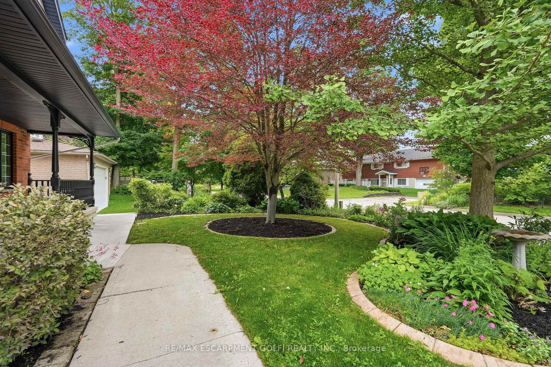 292 THORNCREST Drive photo 4