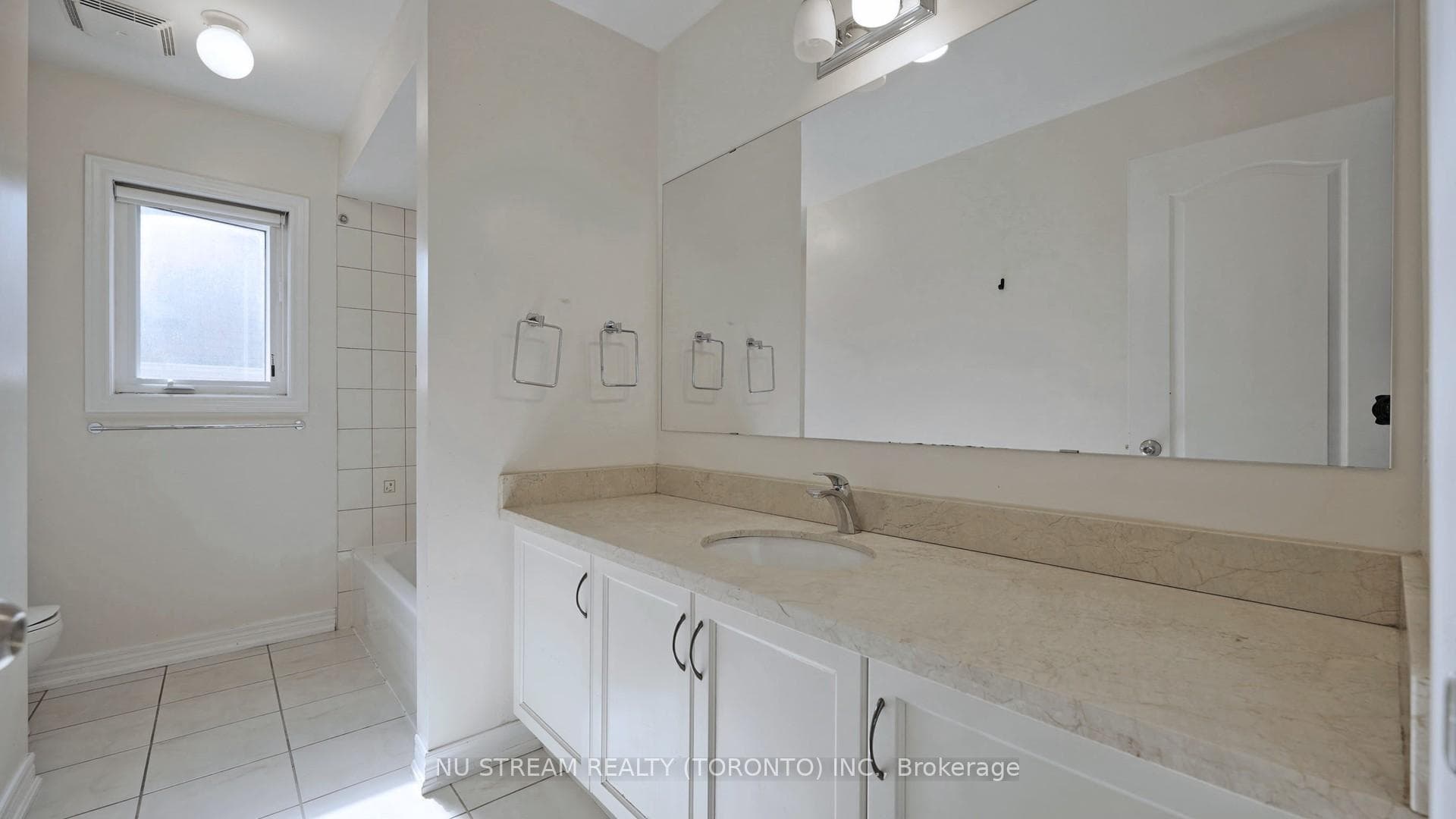 73 Serano Crescent photo 31