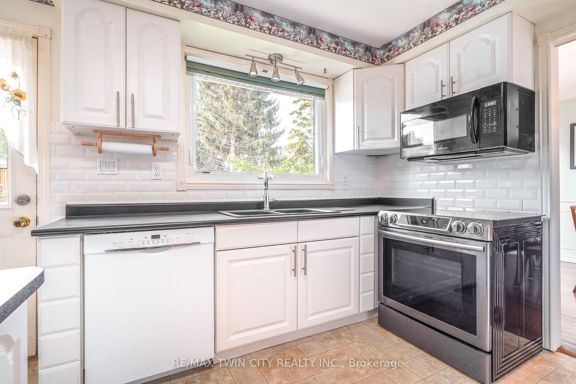 57 Ashgrove Avenue photo 18
