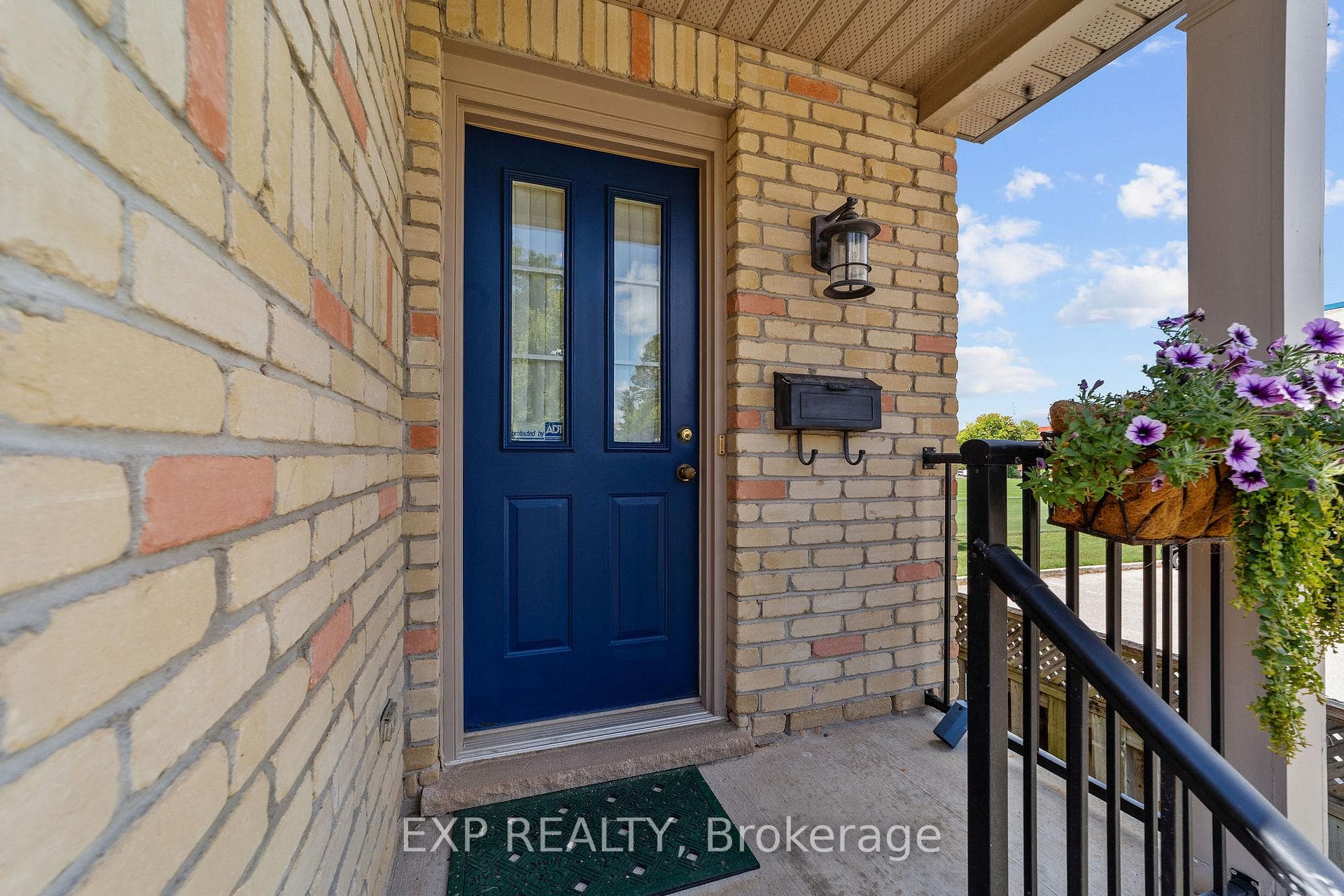609 COLBORNE Street Unit 11 photo 5