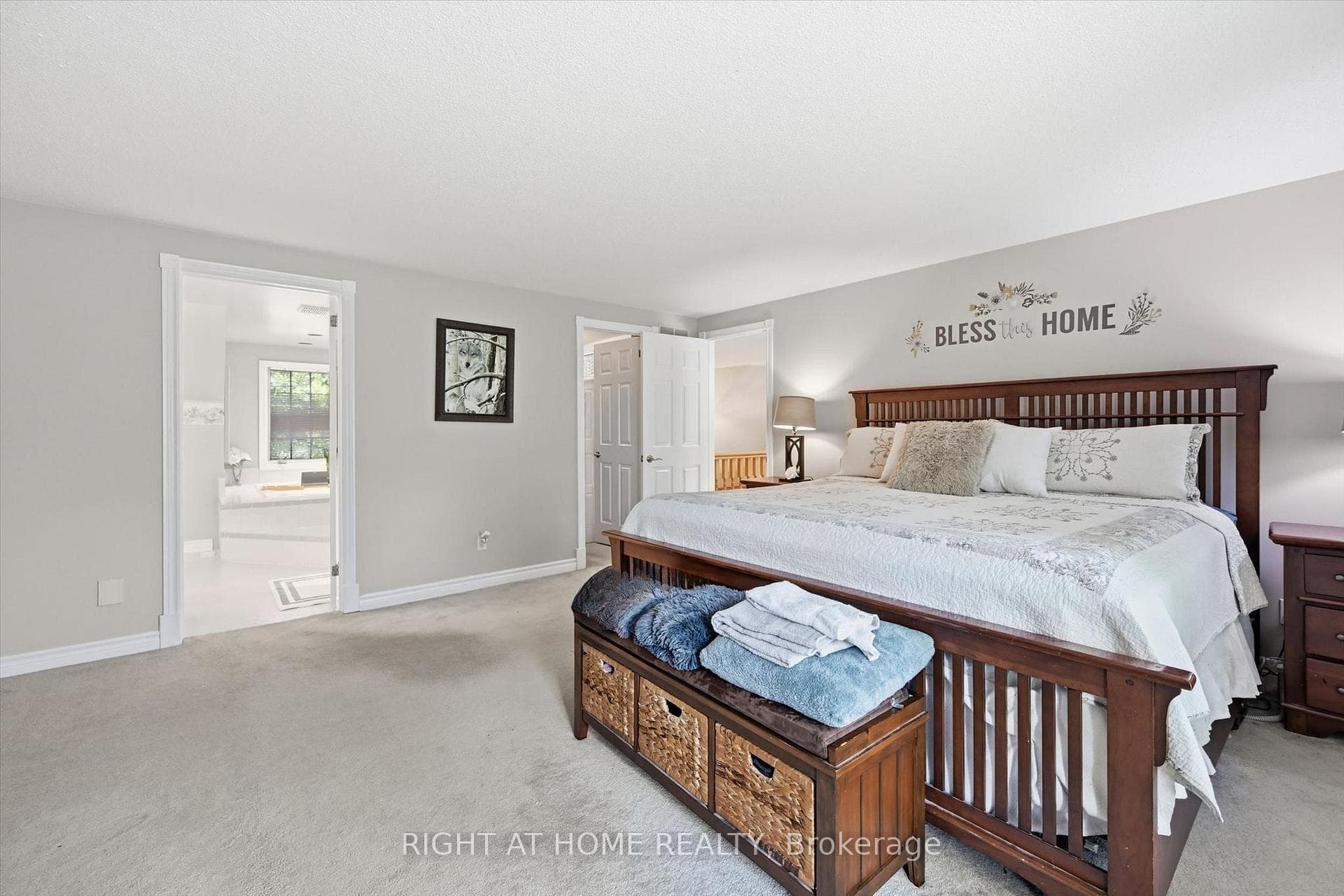 Primary BR w/ walk-in-closet, ensuite washroom