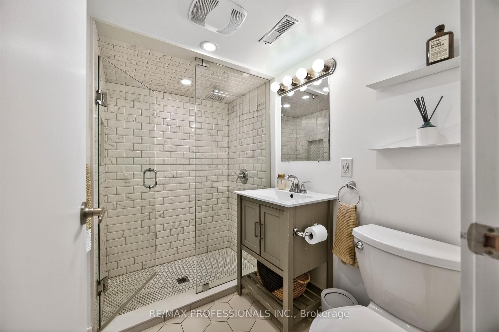 723 Annette Street photo 36