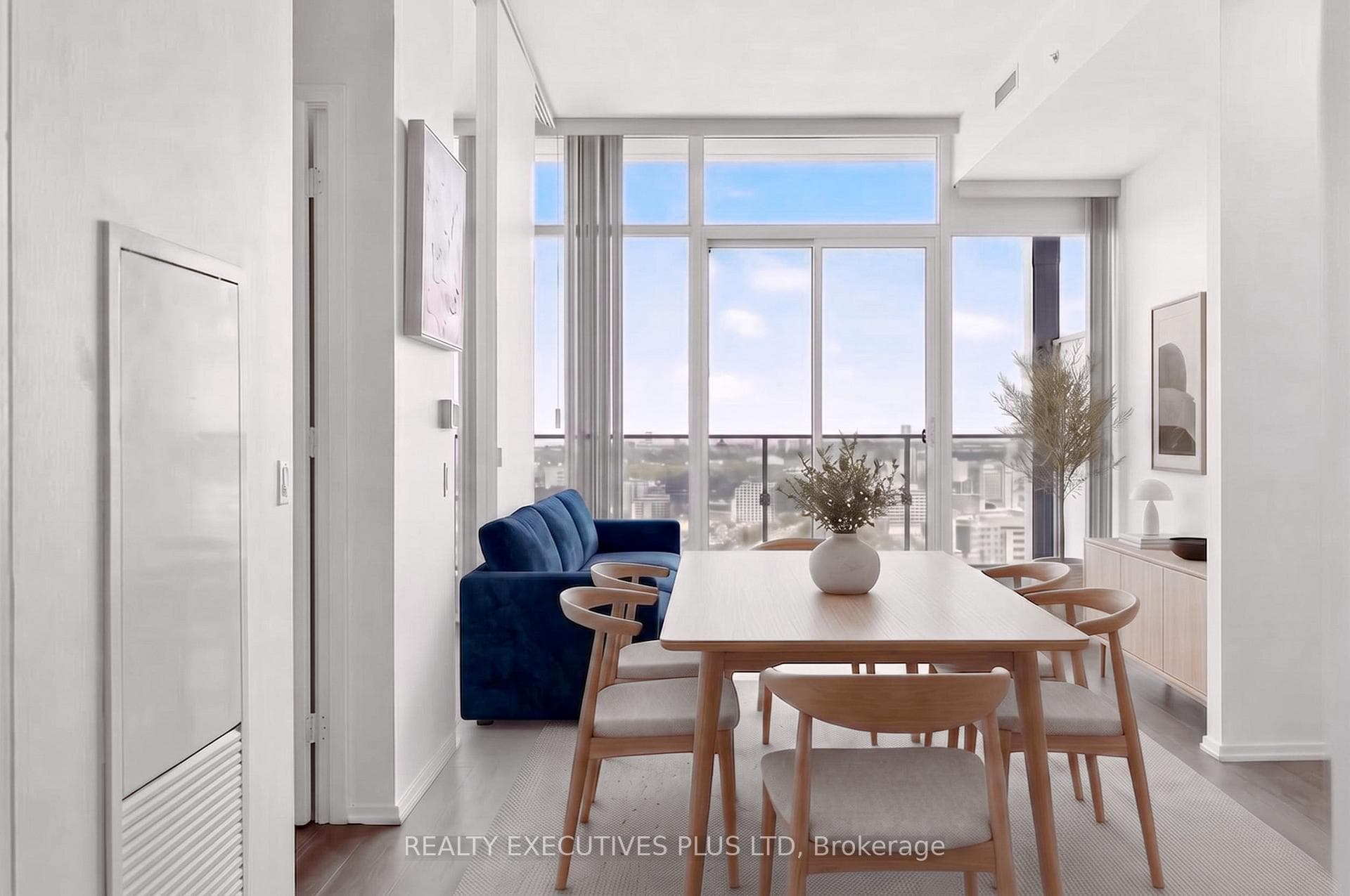 Entrance: Virtually Staged