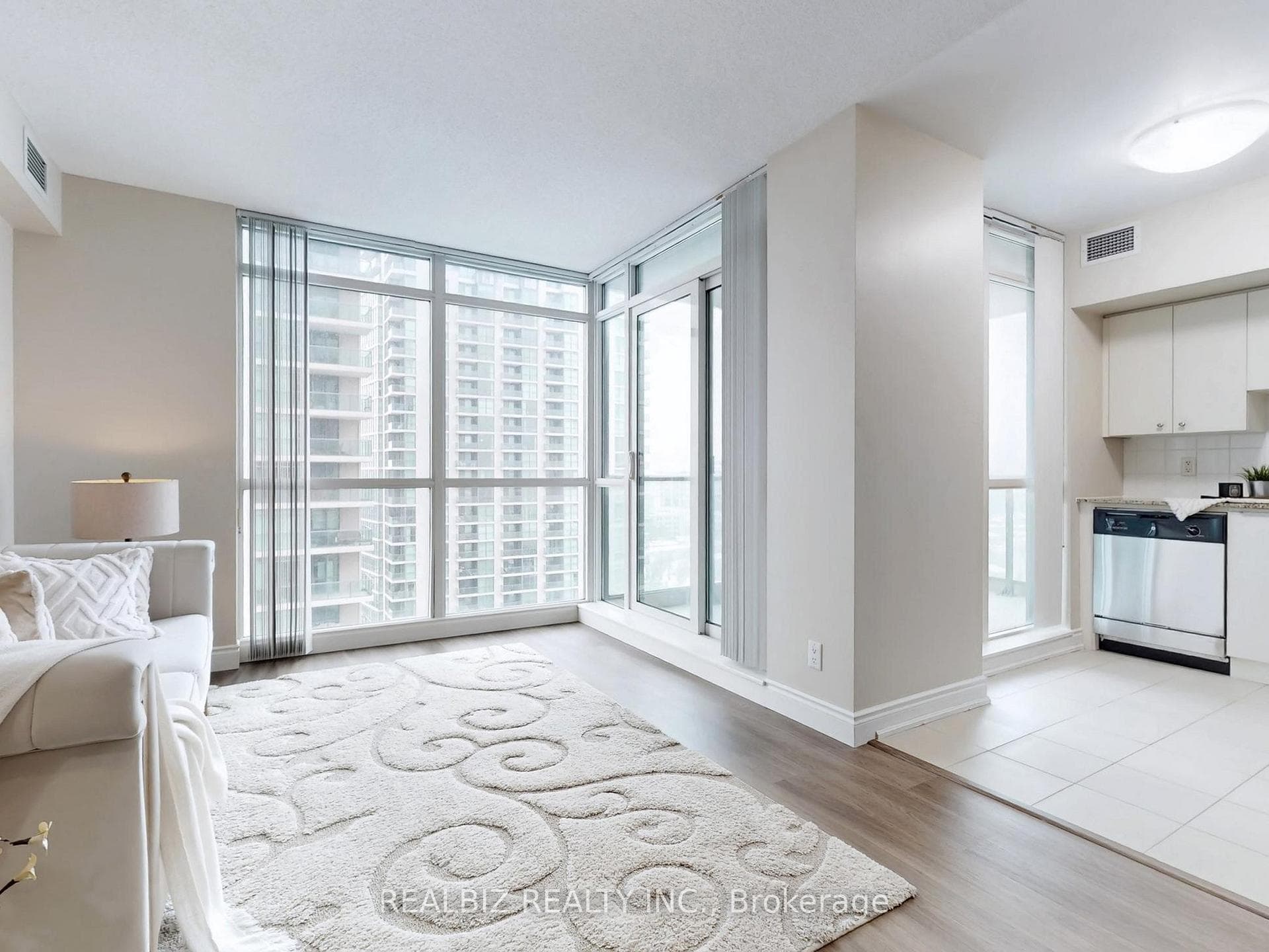 215 Sherway Gardens Road Unit 1507 photo 8