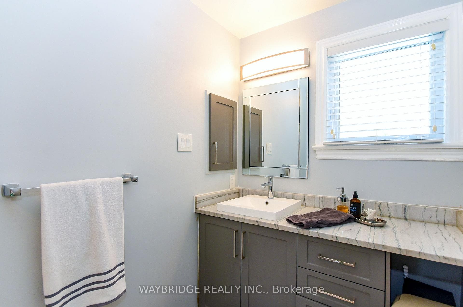 27 Chatham Gardens photo 28