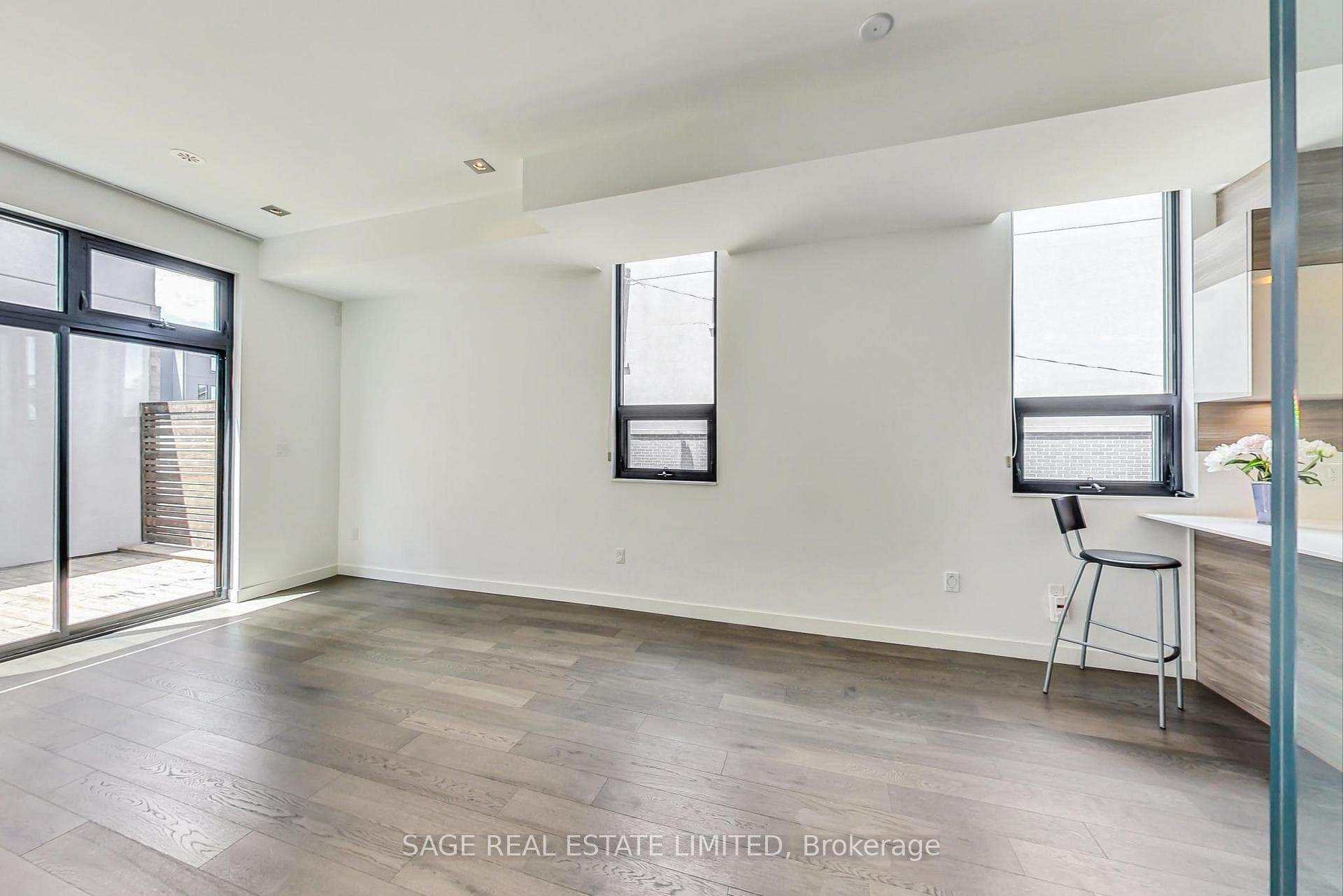 478 Shaw Street photo 4