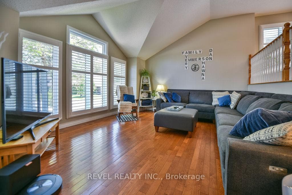 256 Bonaventure Drive photo 2