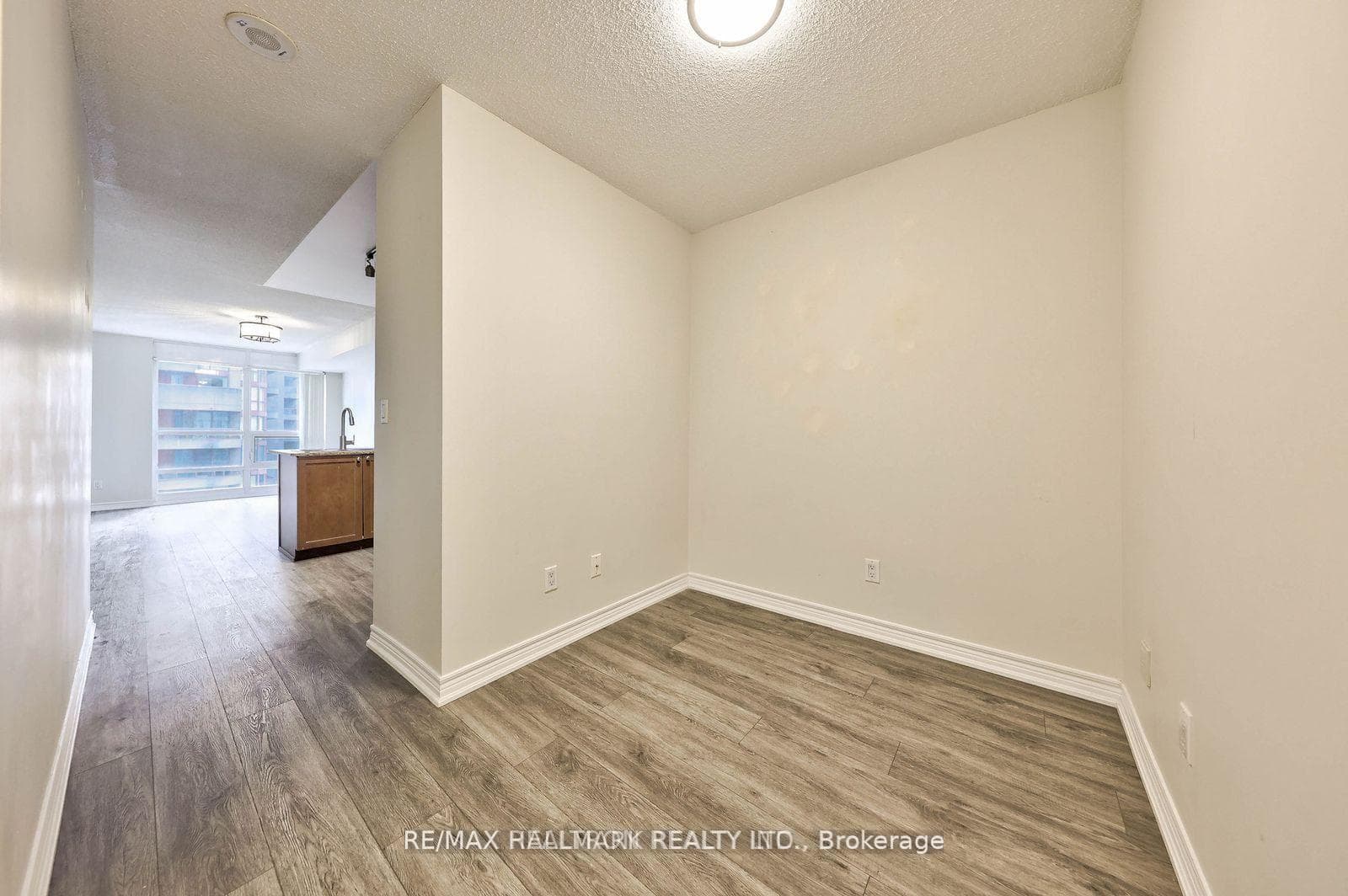 761 Bay Street Unit 610 photo 29