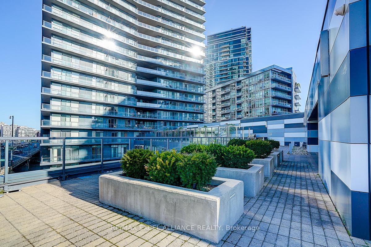 20 Bruyeres Mews Unit 2501 photo 36