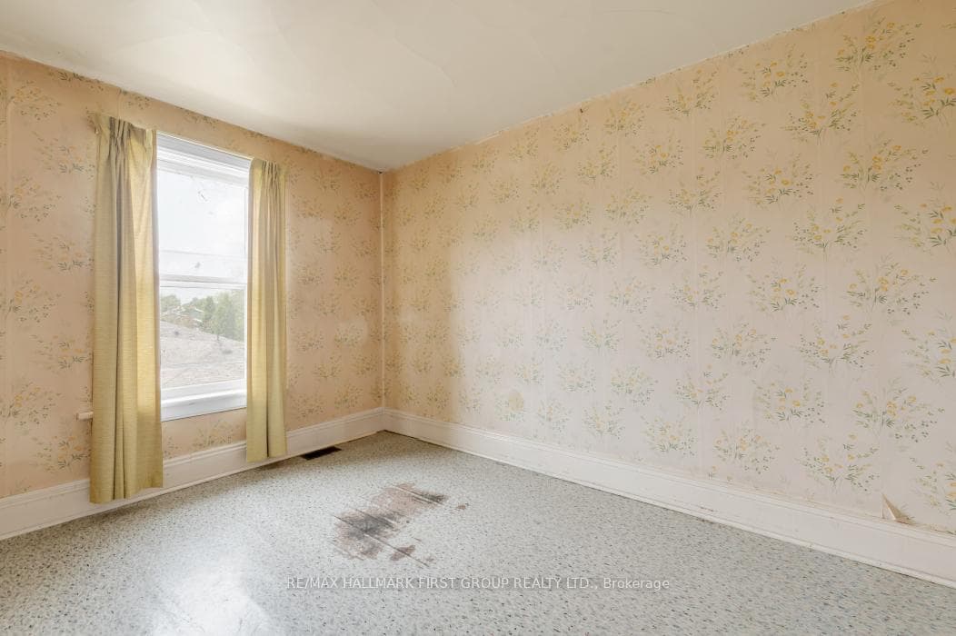 567 Moira Street photo 24