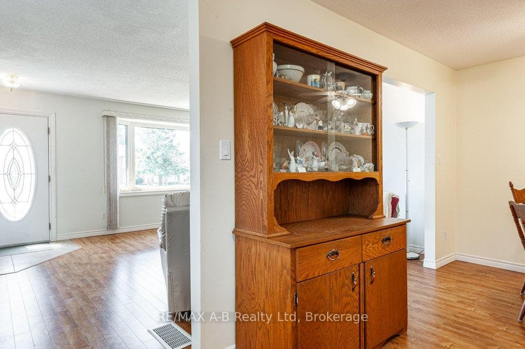 360 Maple Avenue photo 12