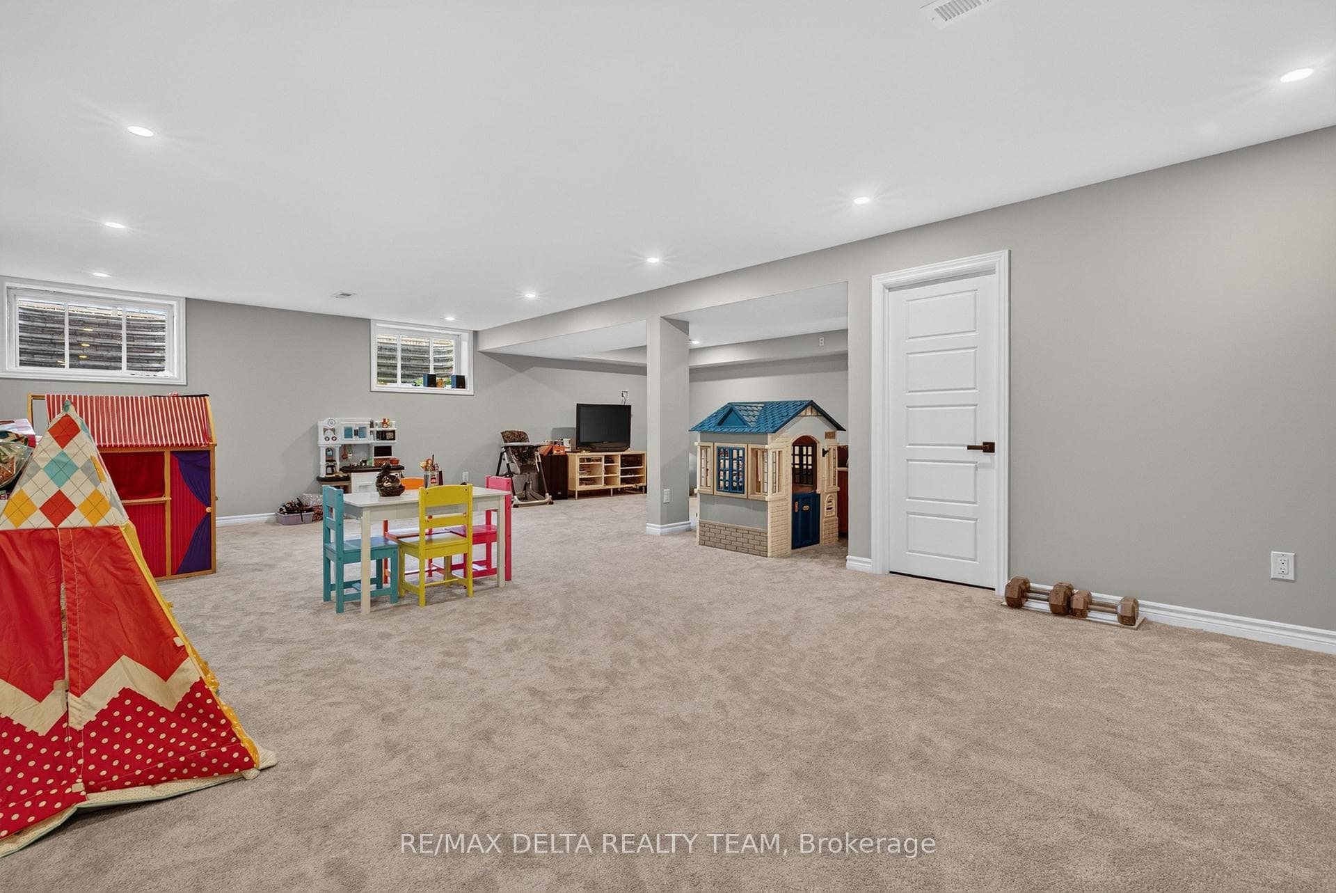2834 Grand Canal Street photo 37