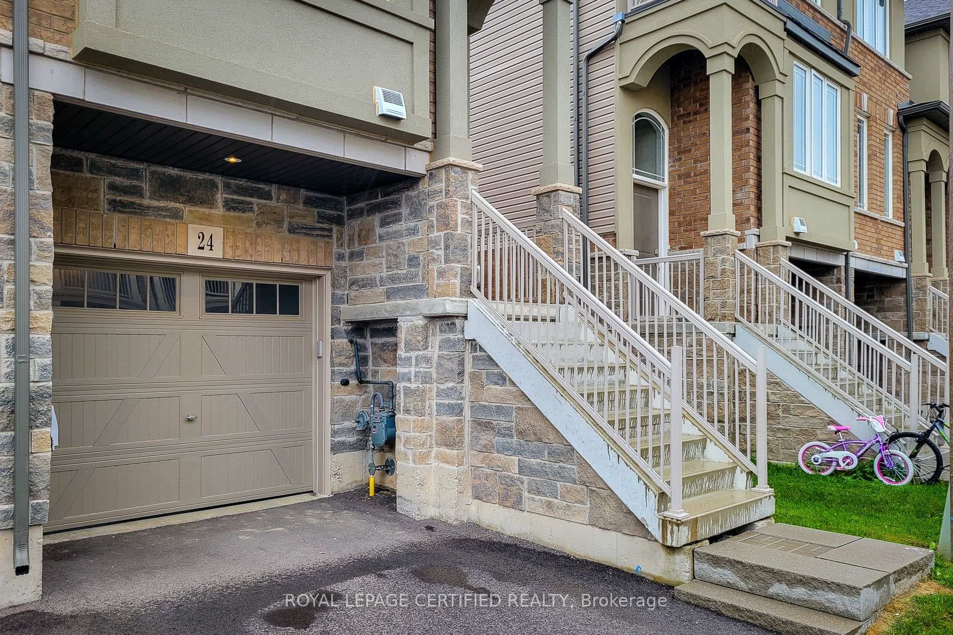 24 Aqua Lane photo 3