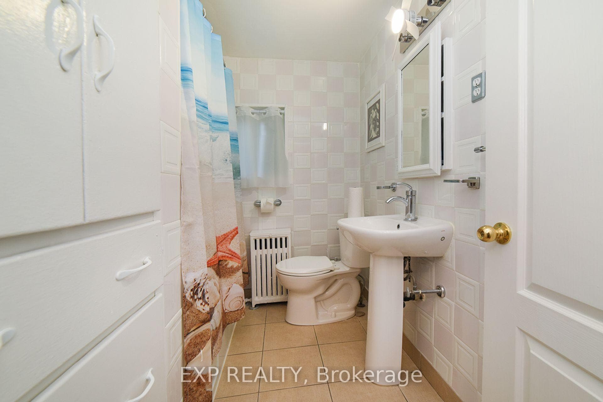 Washroom - 4-Pc