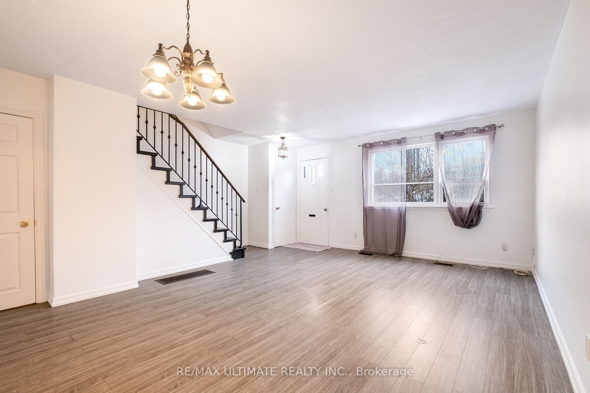 2 Egan Avenue photo 5