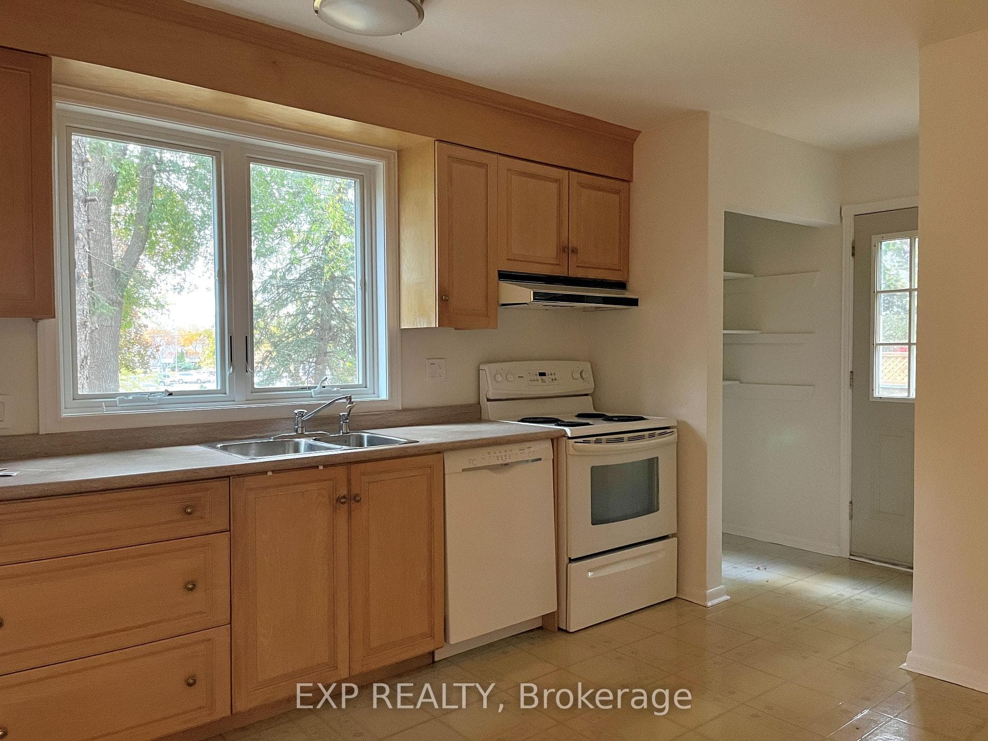 61 Richbourne Court photo 7