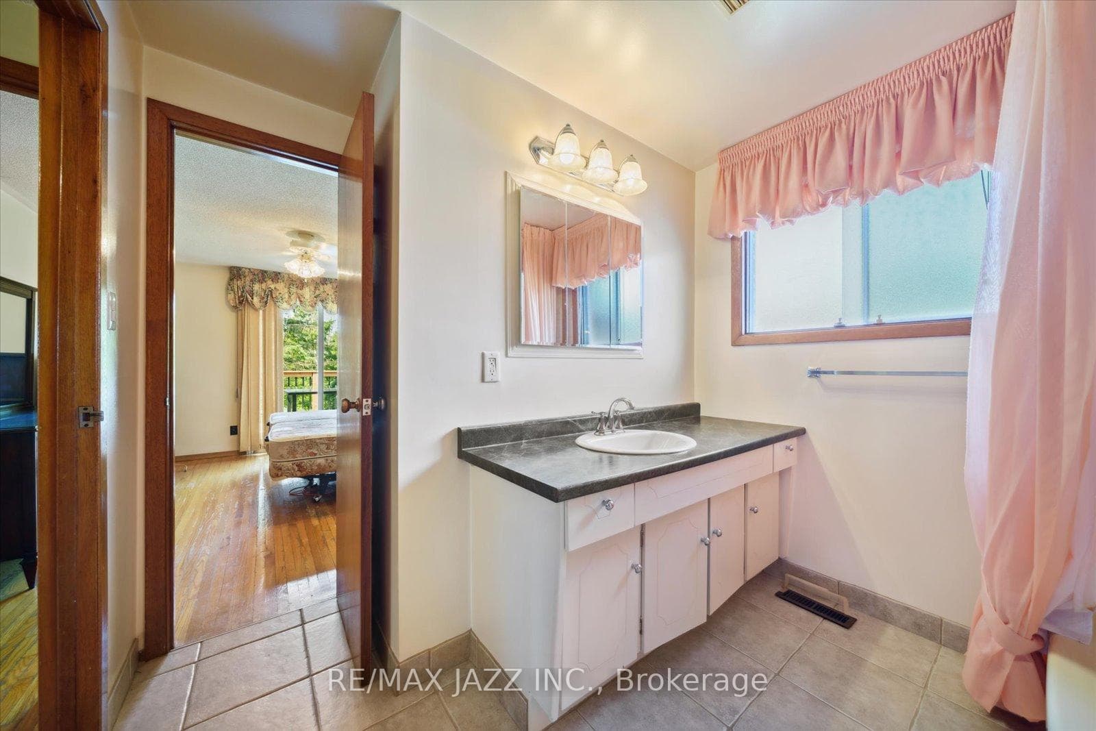 438 Dianne Drive photo 17