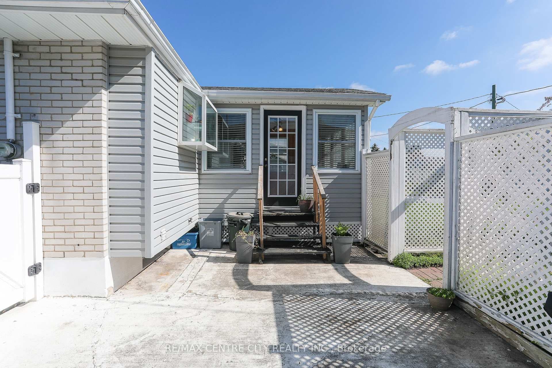 90 LAWRENCE Avenue photo 39