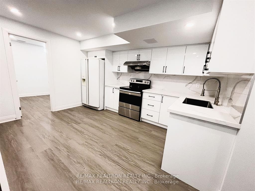 225 Webb Street photo 3