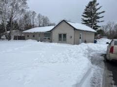 22208 Loyalist Parkway photo 1