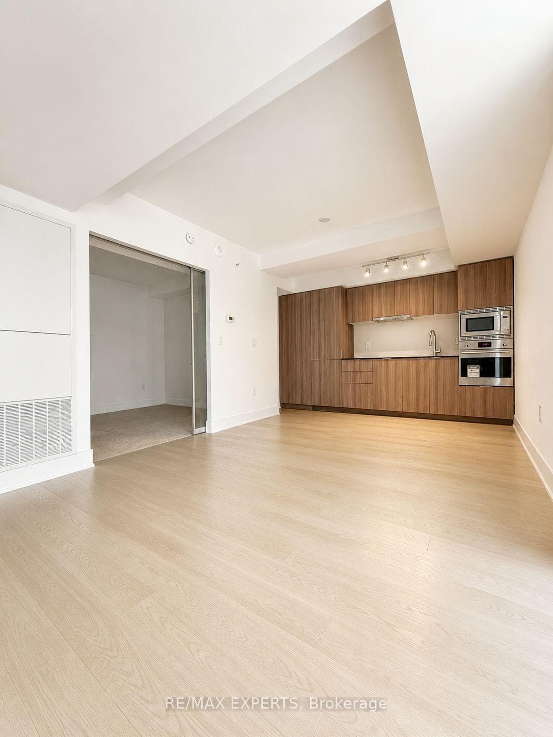 955 Bay Street Unit 412 photo 8