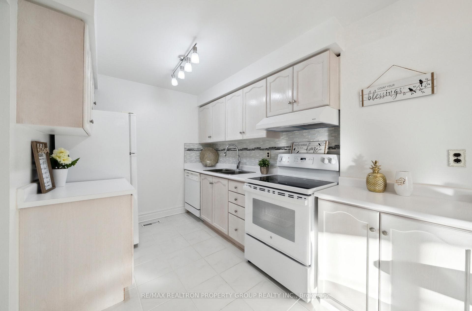 3000 Midland Avenue Unit 6 photo 29