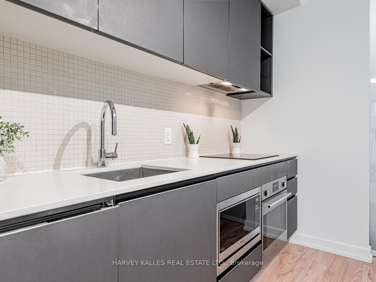 377 Madison Avenue Unit 314 photo 10
