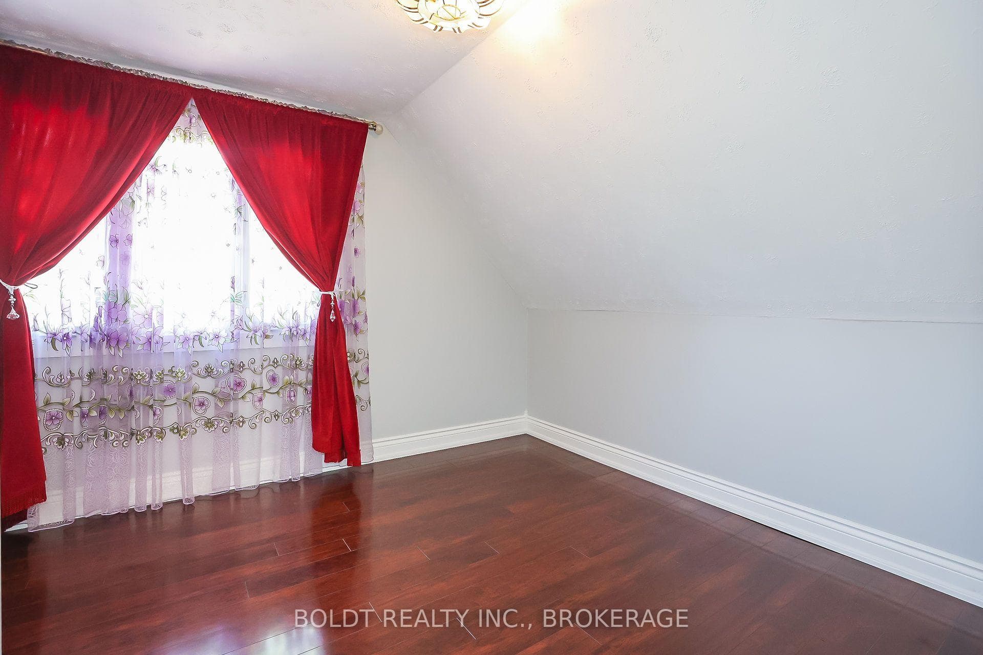 5060 Ontario Avenue photo 17