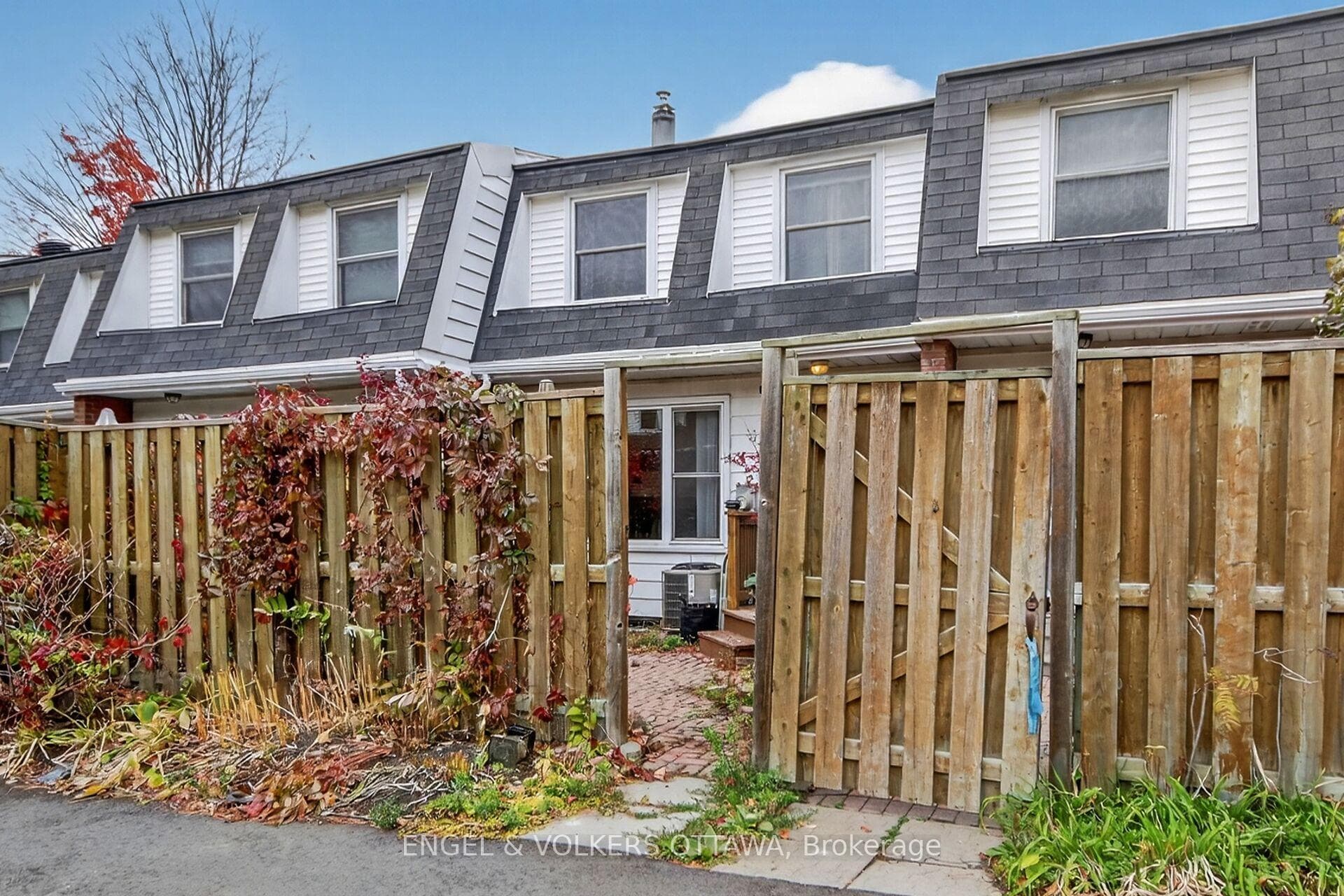 910 Dynes Road photo 35