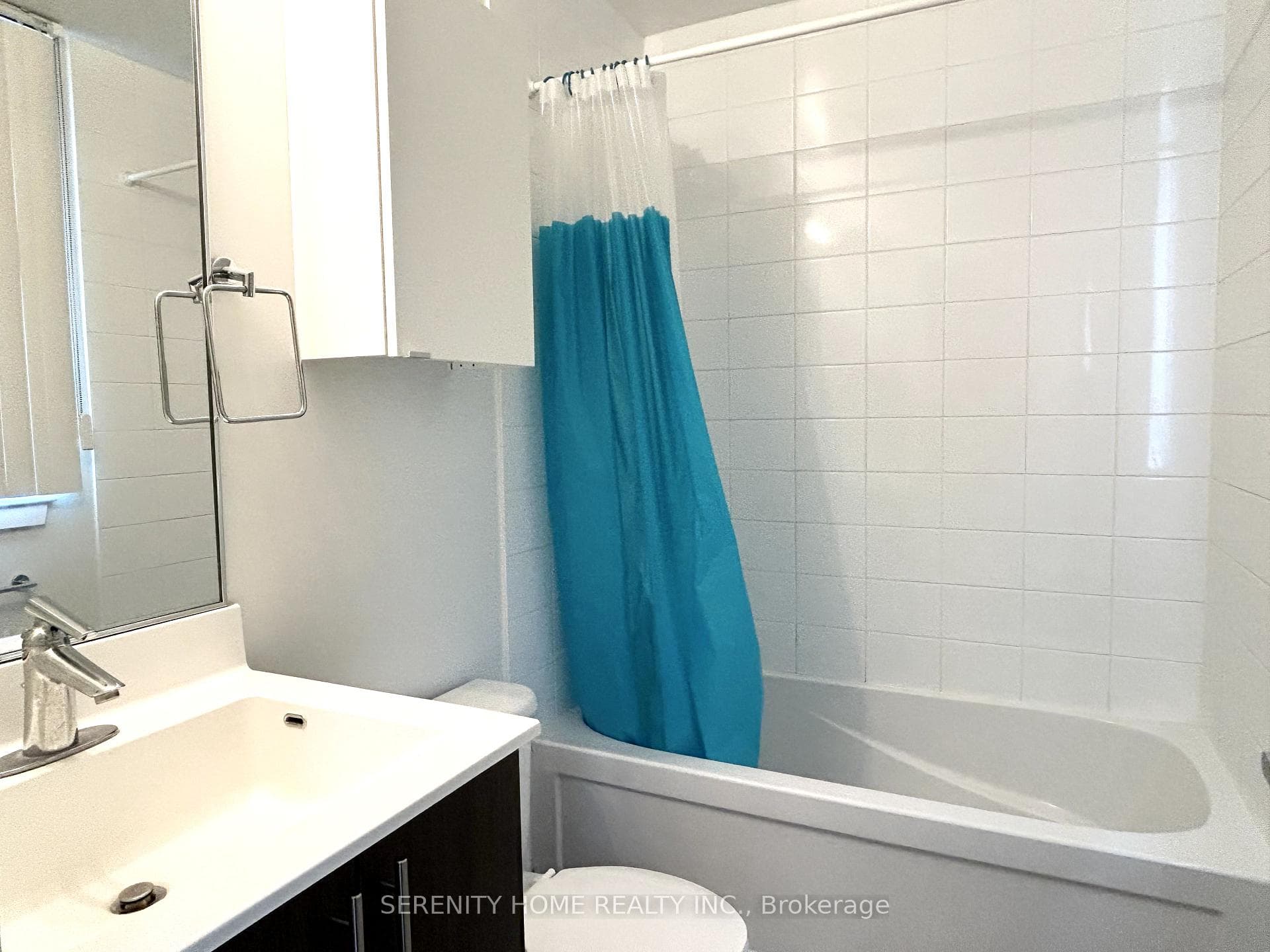 17 Kenaston Gardens Unit 403 photo 8