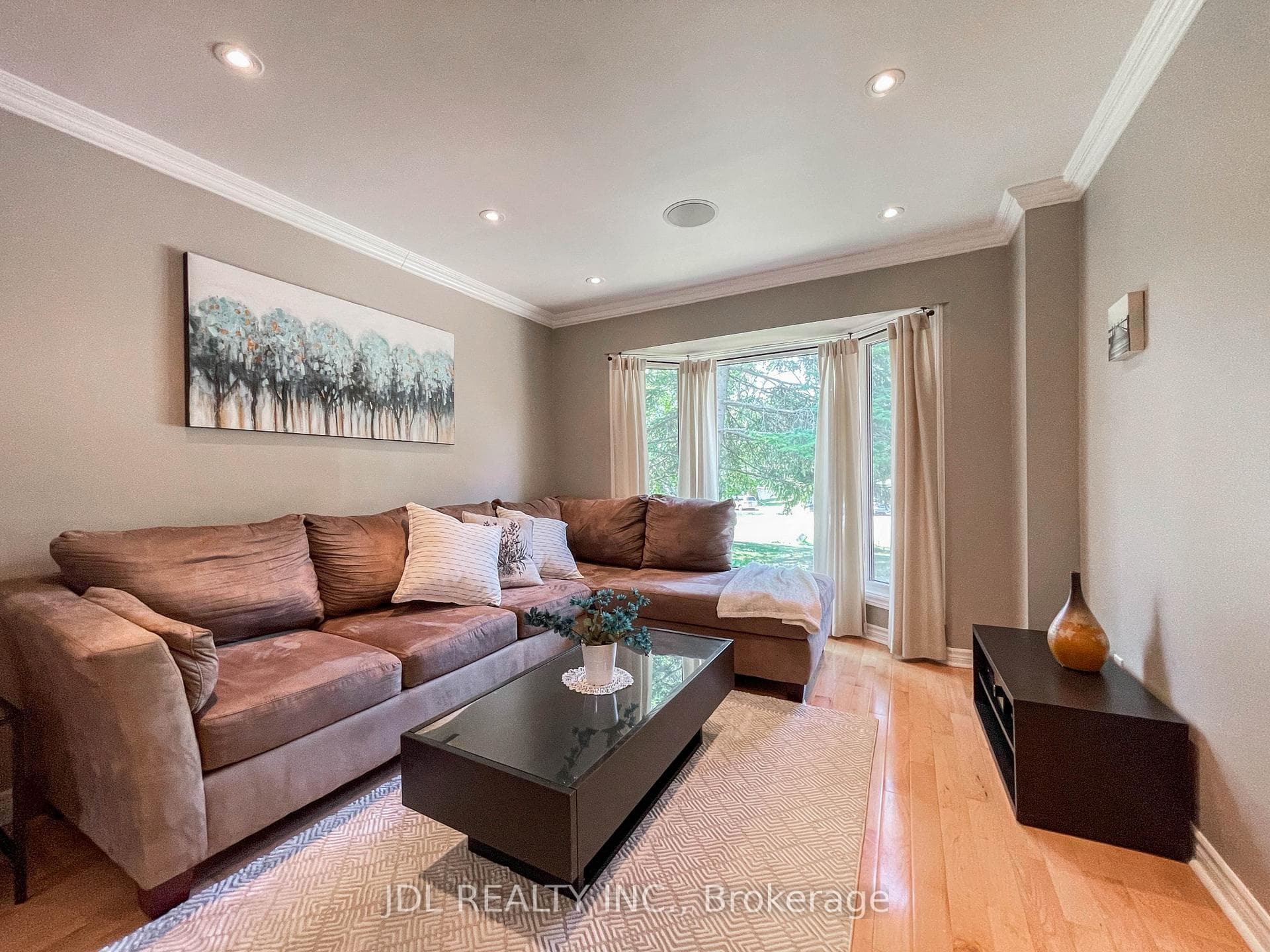 126 Weir Crescent photo 22