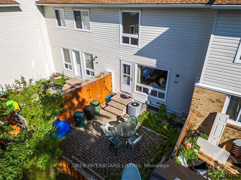 27 THISTLEDOWN Court photo 2
